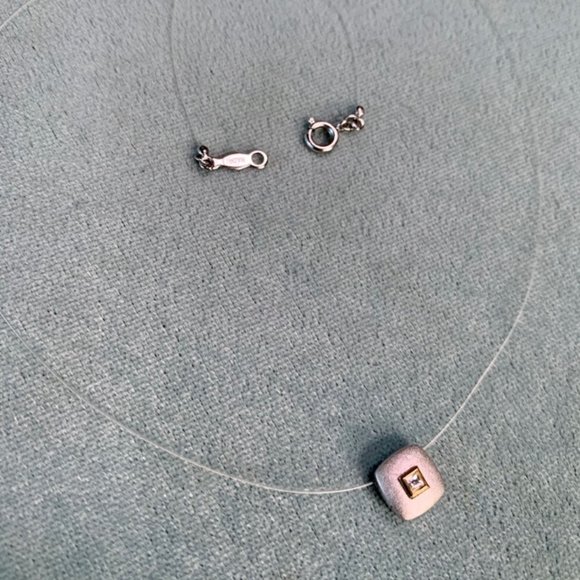 💐2 for $15 EUC Avon Necklace Floating Pendant - Picture 3 of 7